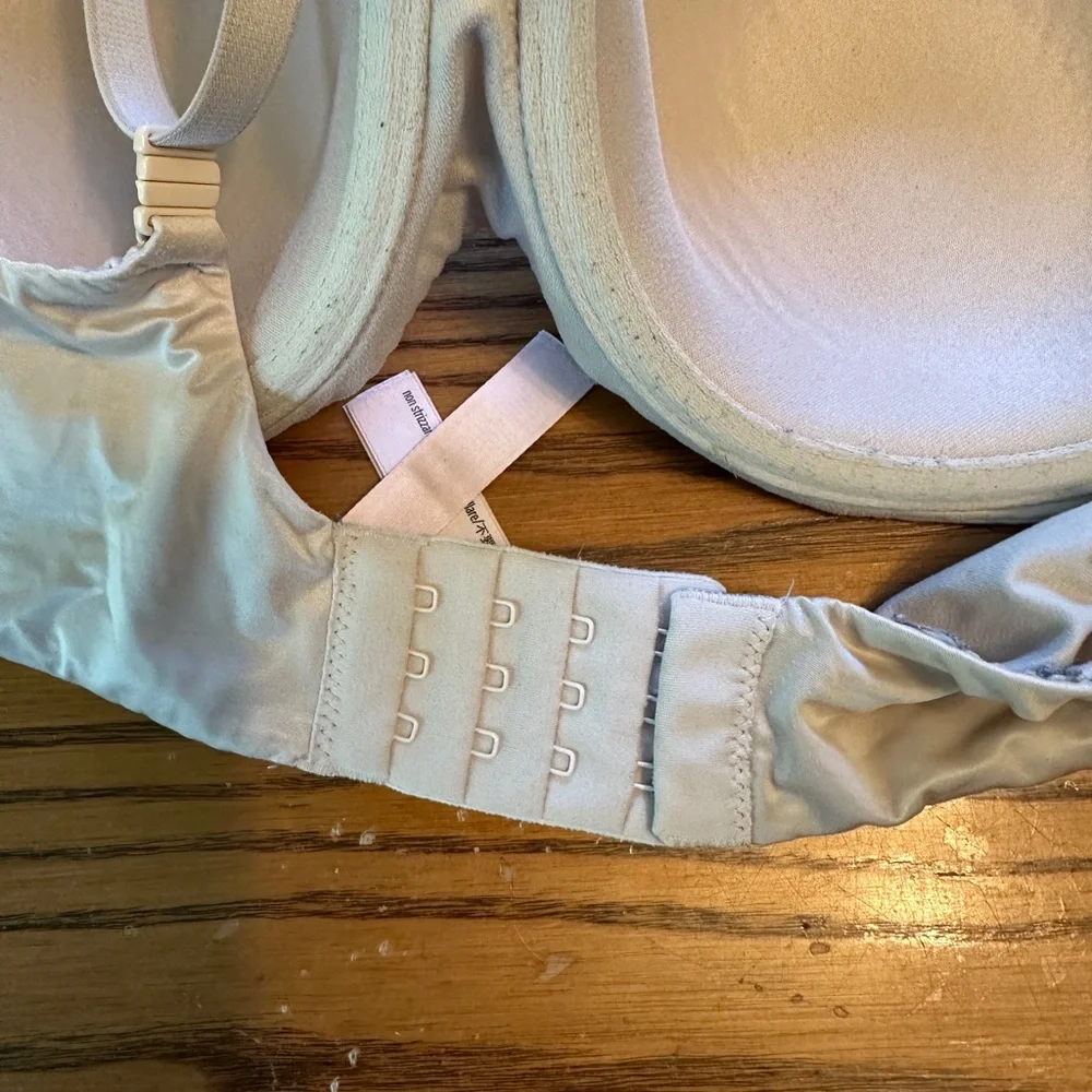 Victoria’s Secret Body by Victoria Full Coverage Bra 38 D NWT Cream T-Shirt Bra